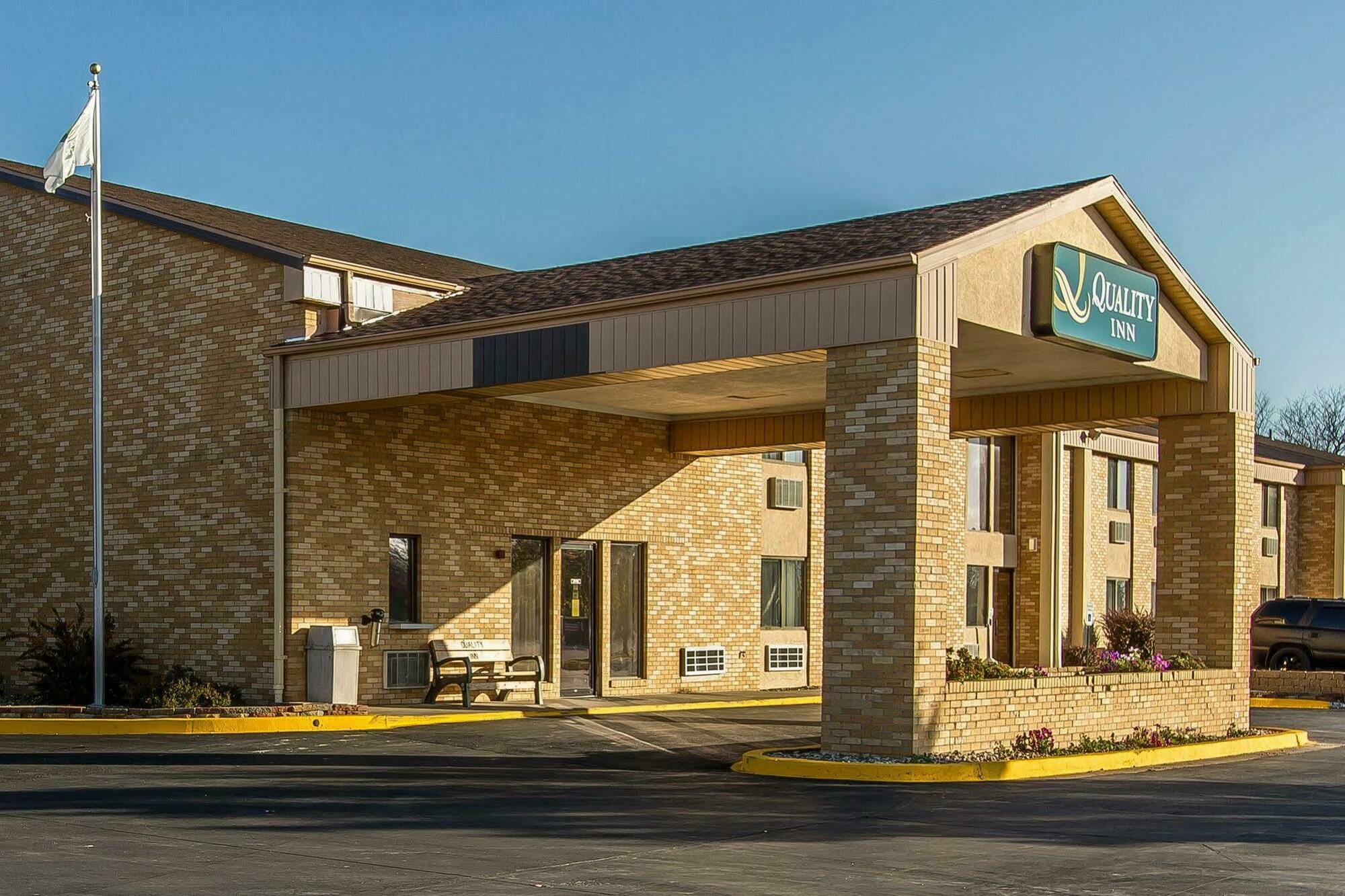 Quality Inn Burlington Near Hwy 34 Exterior photo